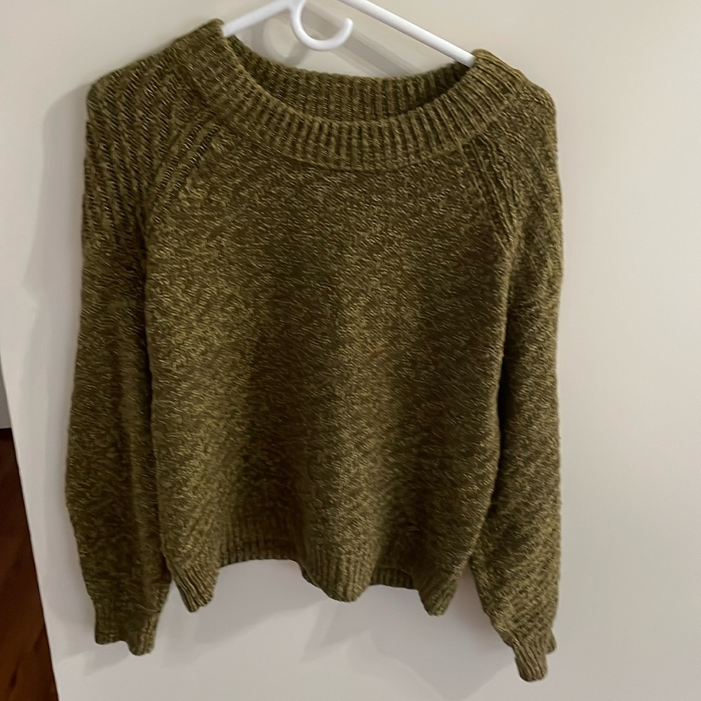 Universal thread sweater size medium cotton acrylic blend in a khaki green color